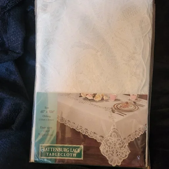 TABLECLOTH (NWT) - Picture 2 of 5